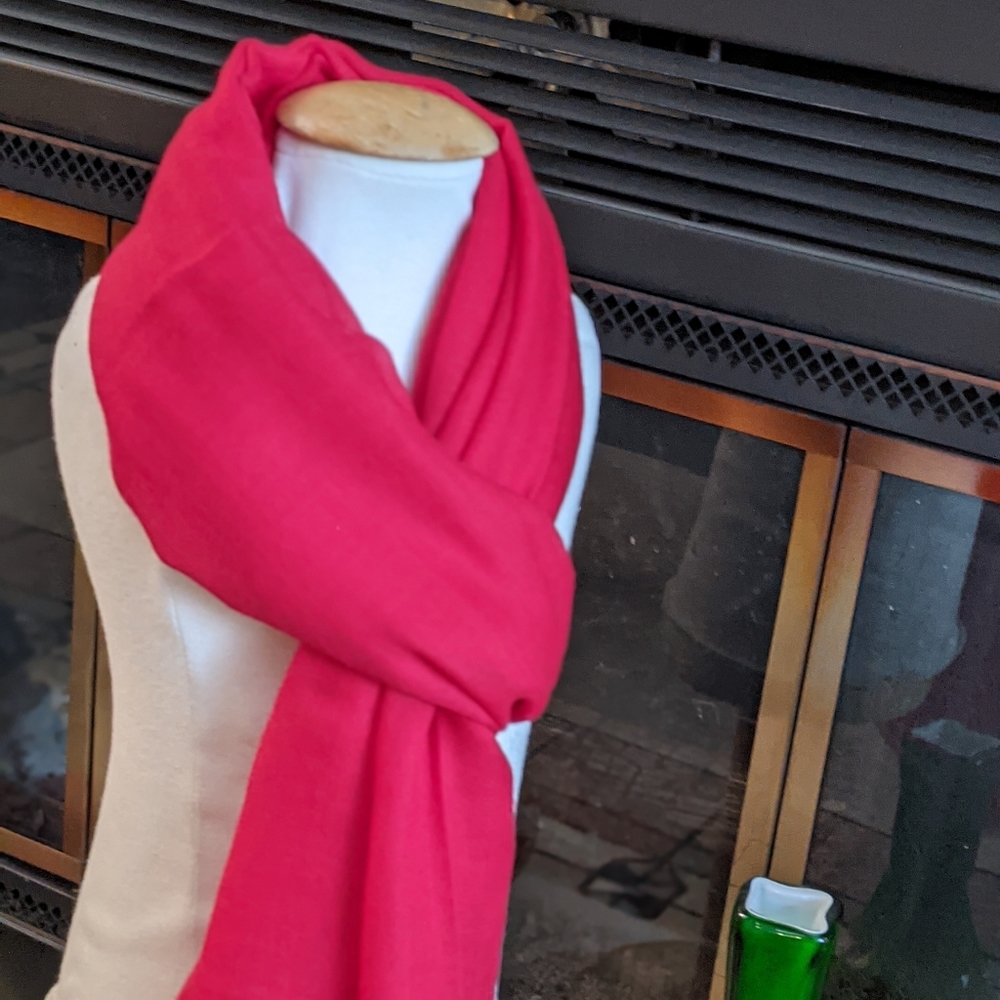LUXURIOUS CASHMERE SCARF/WRAP - Picture 3 of 5